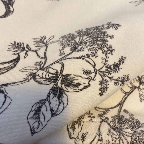 New with tags White House/Black Market
Size 0 High-rise skinny ankle jeans - Picture 6 of 9